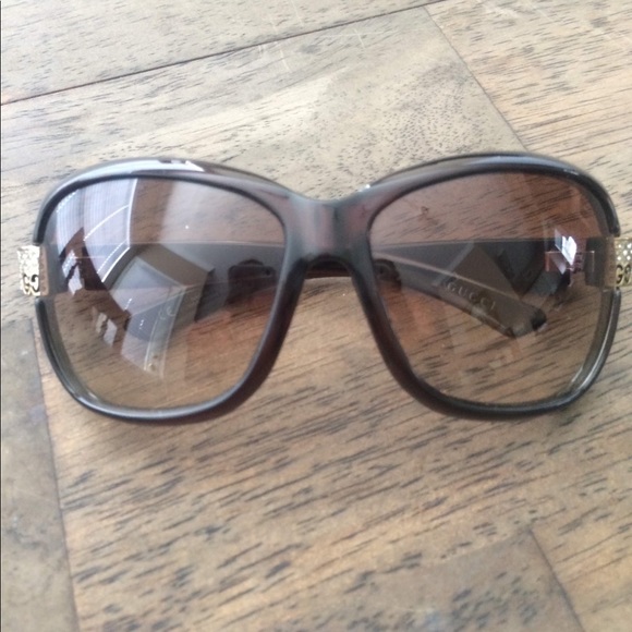 Gucci sunglasses for Women - Picture 2 of 4